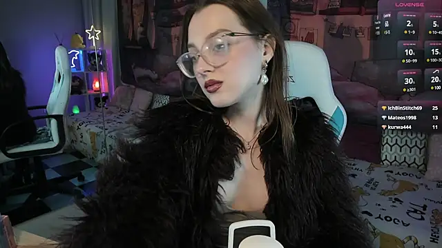 Snapshot of kaisajenner chatting on February 19, 2025, 10:53 pm kaisajenner online show from February 19, 2025, 10:53 pm
