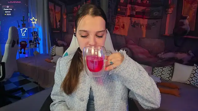 Snapshot of kaisajenner chatting on November 30, 2025, 5:14 pm kaisajenner online show from November 30, 2025, 5:14 pm