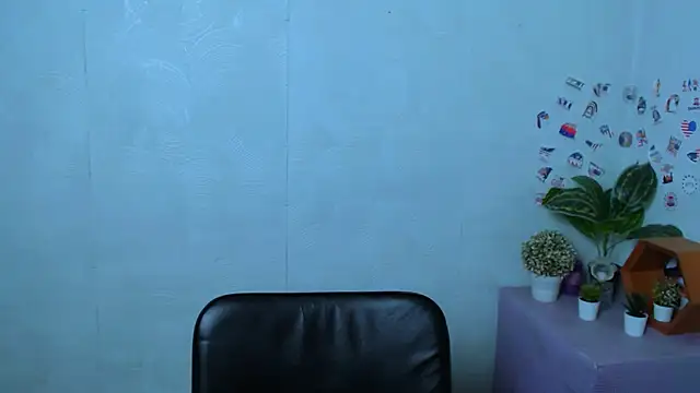 Snapshot of ValeriaHeart_ chatting on March 1, 2026, 4:12 am ValeriaHeart online show from March 1, 2026, 4:12 am