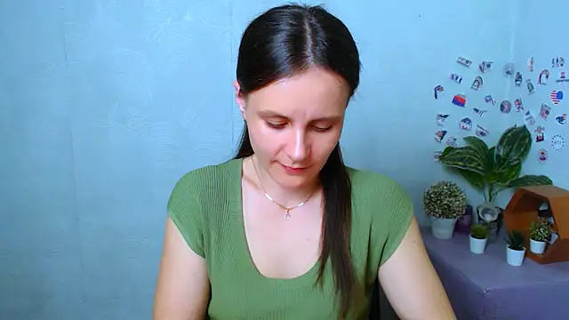 ValeriaHeart  online show from March 4, 2026, 1:52 pm