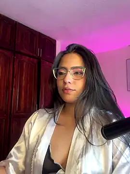 megan cl online show from November 3, 2025, 3:01 am