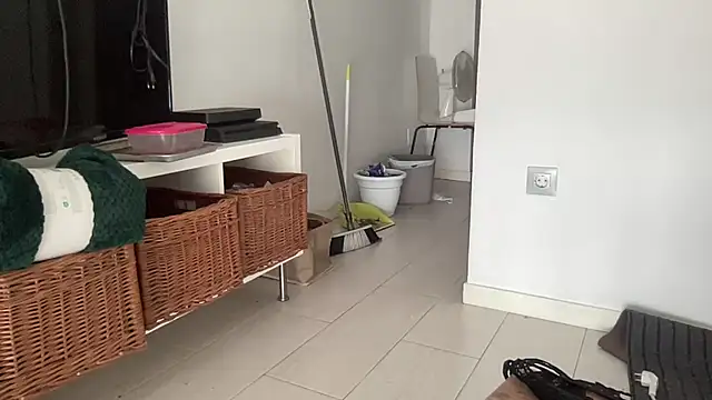 shineofcrazy online show from October 30, 2025, 12:03 pm