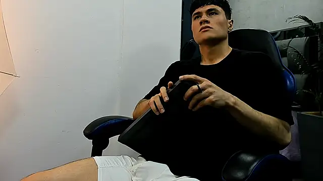 Snapshot of roan_birkin chatting on September 29, 2025, 8:47 pm roan birkin online show from September 29, 2025, 8:47 pm