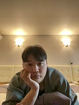 offwhite777 online show from February 19, 2025, 8:22 am