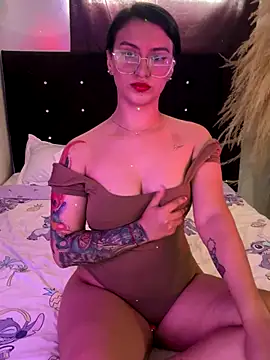 Snapshot of Emma_Giraldo chatting on September 15, 2025, 6:08 pm Emma Giraldo online show from September 15, 2025, 6:08 pm