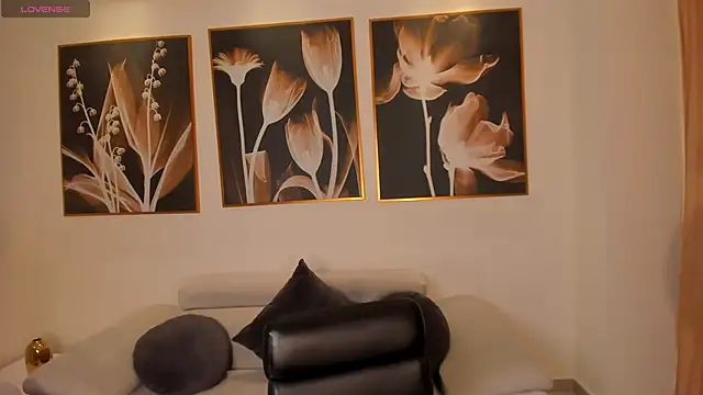 IsabellaKroft online show from February 25, 2025, 6:44 pm