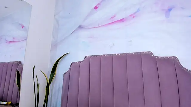 Lia Guzman online show from February 17, 2026, 3:15 am