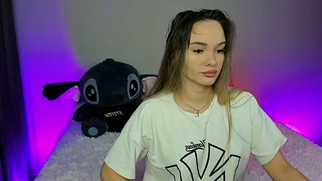 Snapshot of EvaBalmer chatting on November 25, 2025, 4:57 am EvaBalmer online show from November 25, 2025, 4:57 am