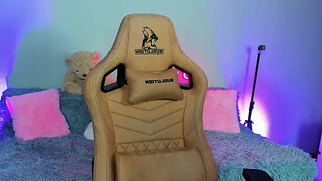 Snapshot of EvaBalmer chatting on October 15, 2025, 4:33 am EvaBalmer online show from October 15, 2025, 4:33 am