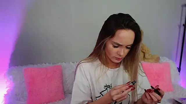 Snapshot of EvaBalmer chatting on September 21, 2025, 8:41 am EvaBalmer online show from September 21, 2025, 8:41 am