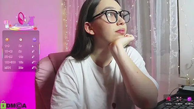 Snapshot of Arianahot777 chatting on October 10, 2025, 8:31 pm Arianahot777 online show from October 10, 2025, 8:31 pm