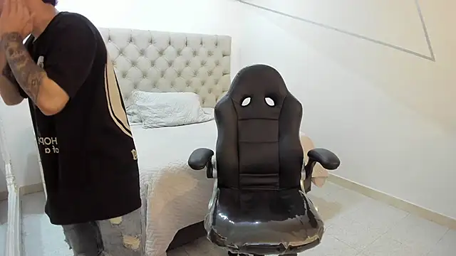 JhoanLeandro online show from October 11, 2025, 6:25 am