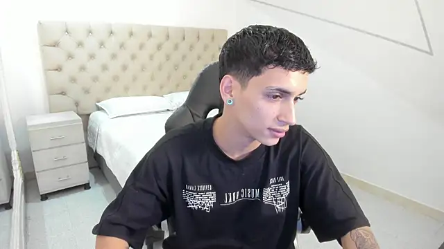 JhoanLeandro online show from October 4, 2025, 5:53 am