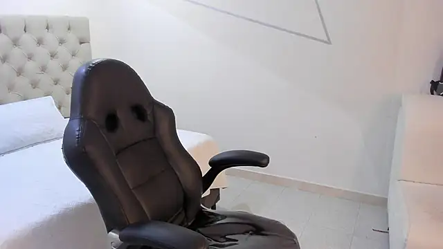 Snapshot of JhoanLeandro chatting on January 14, 2026, 5:00 am JhoanLeandro online show from January 14, 2026, 5:00 am