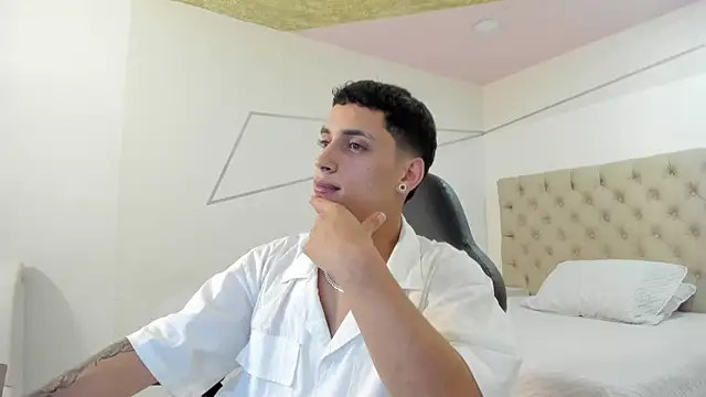 JhoanLeandro online show from September 14, 2025, 5:30 am