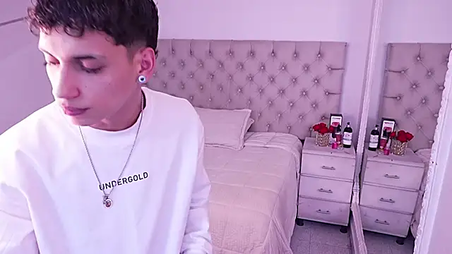 JhoanLeandro online show from April 7, 2026, 5:42 am