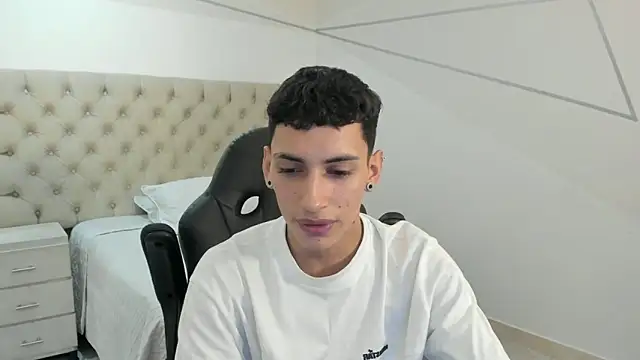 JhoanLeandro online show from September 20, 2025, 4:28 am