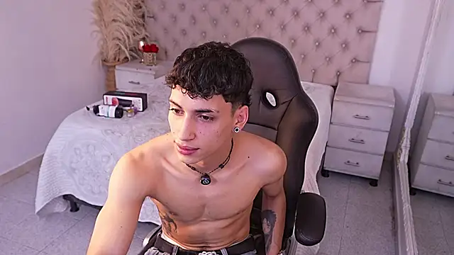 JhoanLeandro online show from March 17, 2026, 6:05 am