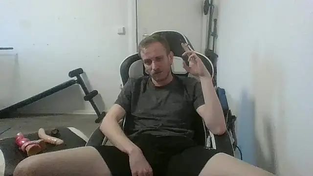 Snapshot of tonysworld95 chatting on March 20, 2025, 5:04 pm tonysworld95 online show from March 20, 2025, 5:04 pm