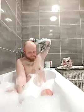 bouraktom6 online show from November 12, 2025, 4:44 pm