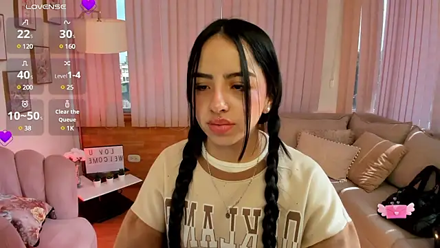 Daphne chers online show from February 15, 2025, 3:39 pm