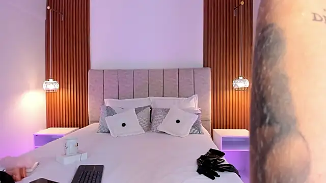 Snapshot of khloe-sweet chatting on December 2, 2025, 1:46 pm khloe-sweet online show from December 2, 2025, 1:46 pm