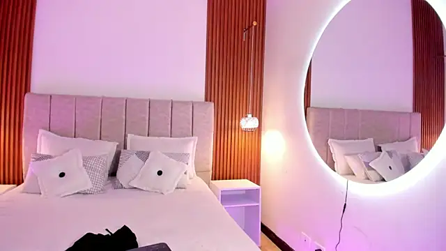 Snapshot of khloe-sweet chatting on September 10, 2025, 12:59 pm khloe-sweet online show from September 10, 2025, 12:59 pm