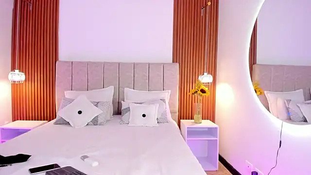 Snapshot of khloe-sweet chatting on October 15, 2025, 1:30 pm khloe-sweet online show from October 15, 2025, 1:30 pm