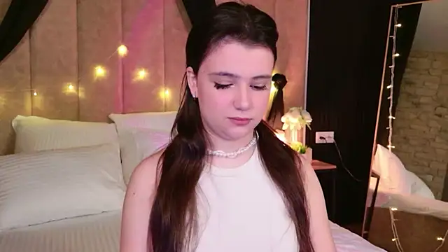 Snapshot of Pauline_Heaven chatting on December 1, 2025, 5:30 am Pauline Heaven online show from December 1, 2025, 5:30 am