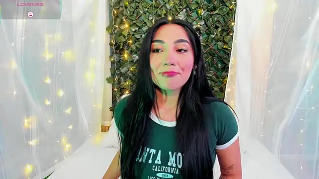 Snapshot of Enyel_valmina chatting on March 17, 2025, 9:24 pm Enyel valmina online show from March 17, 2025, 9:24 pm
