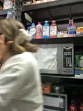 Snapshot of Andrea18_blonde chatting on February 3, 2026, 2:55 pm Andrea18 blonde online show from February 3, 2026, 2:55 pm