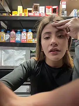 Snapshot of Andrea18_blonde chatting on February 16, 2026, 2:05 pm Andrea18 blonde online show from February 16, 2026, 2:05 pm