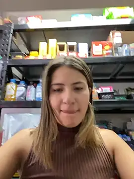 Snapshot of Andrea18_blonde chatting on February 25, 2026, 1:44 pm Andrea18 blonde online show from February 25, 2026, 1:44 pm