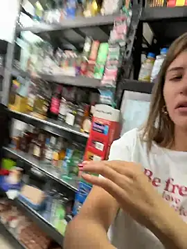 Snapshot of Andrea18_blonde chatting on January 9, 2026, 2:35 pm Andrea18 blonde online show from January 9, 2026, 2:35 pm