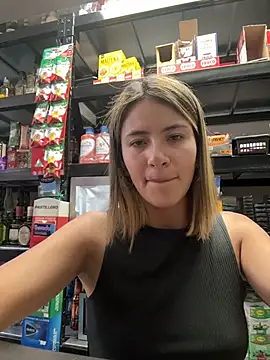 Snapshot of Andrea18_blonde chatting on December 19, 2025, 9:06 pm Andrea18 blonde online show from December 19, 2025, 9:06 pm