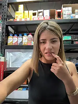 Snapshot of Andrea18_blonde chatting on January 7, 2026, 5:29 pm Andrea18 blonde online show from January 7, 2026, 5:29 pm