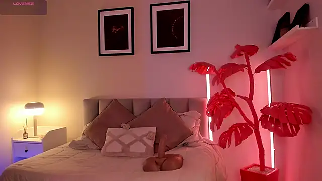 Gigi Strawberry online show from March 22, 2026, 6:04 am