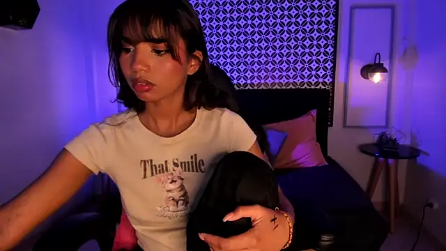 Gigi Strawberry online show from March 23, 2025, 5:00 am