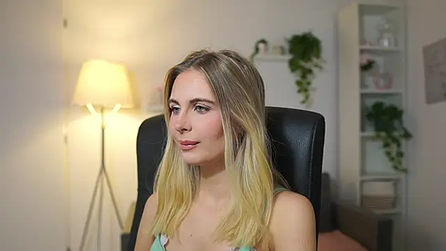 Snapshot of catecrago_ chatting on December 3, 2025, 1:54 pm catecrago online show from December 3, 2025, 1:54 pm