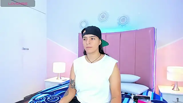 Liiam smith  online show from November 12, 2025, 12:53 pm