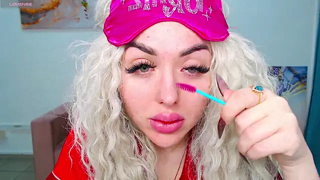 MissisCaty online show from February 18, 2025, 3:53 am