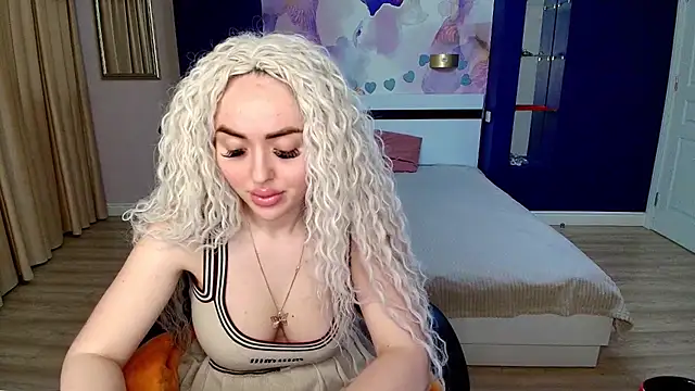 MissisCaty online show from November 14, 2025, 4:27 am