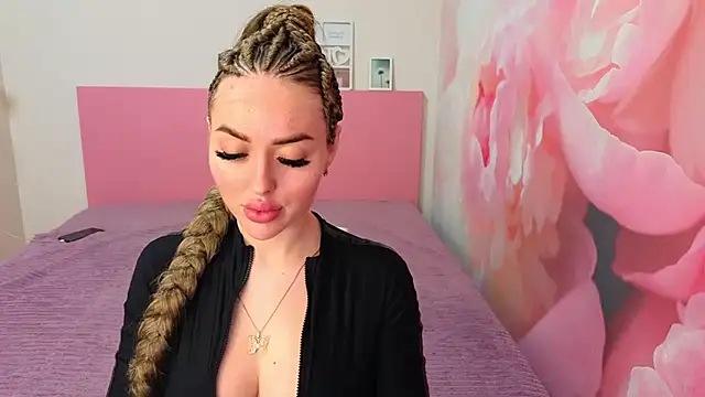 MissisCaty online show from September 26, 2025, 6:26 pm