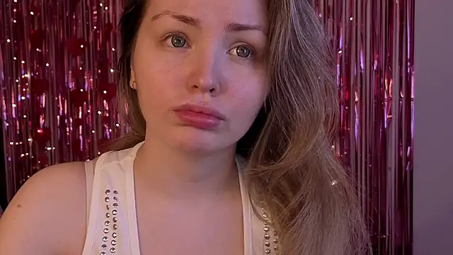 Lora Rosee online show from May 12, 2026, 2:12 pm