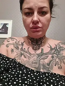 Snapshot of CannabisQueenn chatting on December 1, 2025, 3:24 pm CannabisQueenn online show from December 1, 2025, 3:24 pm