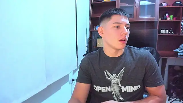 Snapshot of JamesCr_ chatting on February 8, 2025, 7:37 am JamesCr online show from February 8, 2025, 7:37 am