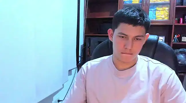 Snapshot of JamesCr_ chatting on February 27, 2025, 10:53 pm JamesCr online show from February 27, 2025, 10:53 pm
