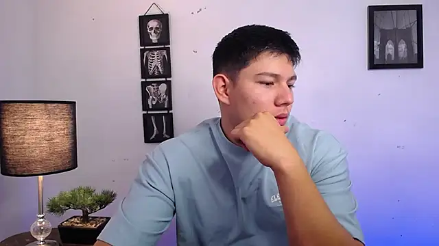 JamesCr  online show from November 8, 2025, 1:03 pm