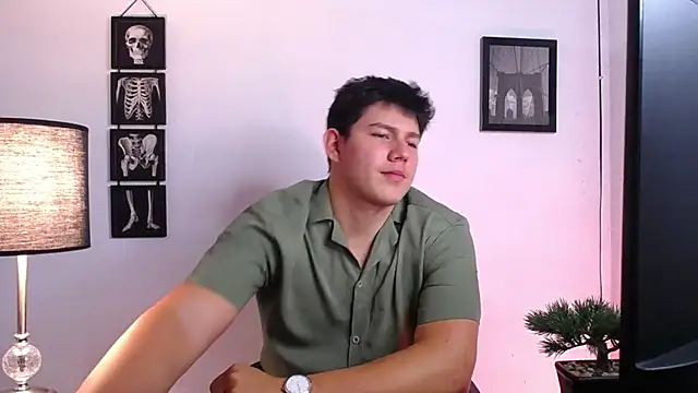 JamesCr  online show from October 23, 2025, 2:21 am