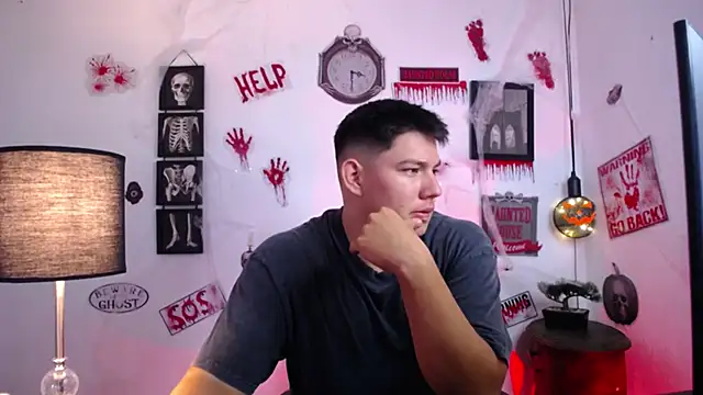 JamesCr  online show from October 27, 2025, 12:17 pm